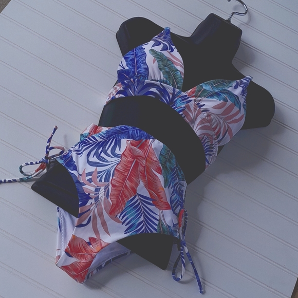 Raisins Tropical Print High Rise ๐ Bikini - Picture 2 of 14